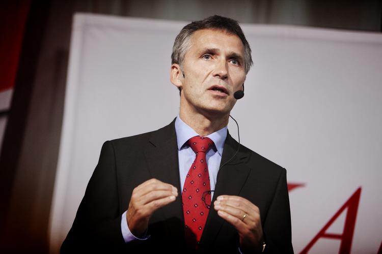 Landsfader. Jens Stoltenberg er under pres for at sikre, at forfatteren Maria Amelie kan blive i Norge. 