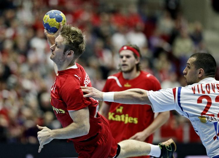 flyvende. Lasse Boesen har i den grad spillet sig ind i VM-turneringen. Og mod Serbien slog den danske allroundspiller igen til i afgørende situationer. 