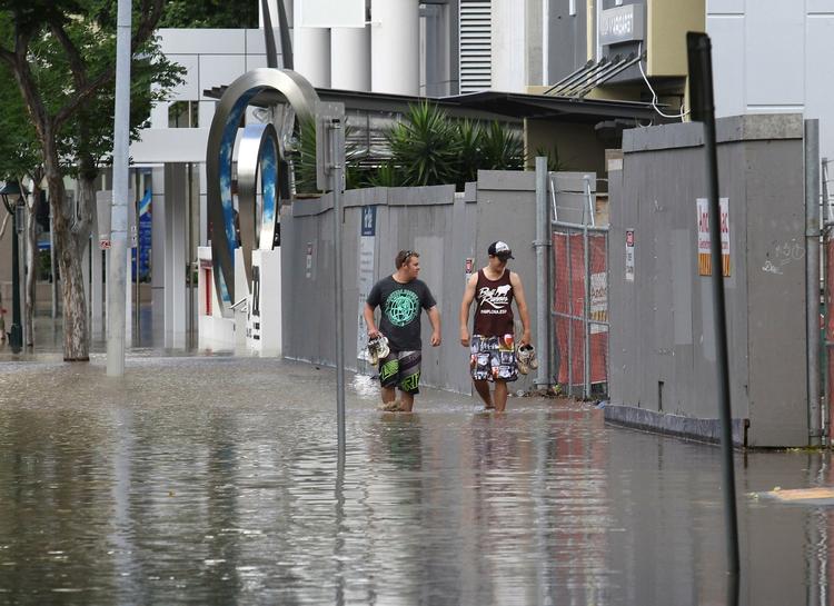 Oversvømmet. Brisbane for en lille uges tid siden. Selv om det værste er overstået, at så forudser danskere i området, at der vil gå lang tid, før det atter er normalt. 
