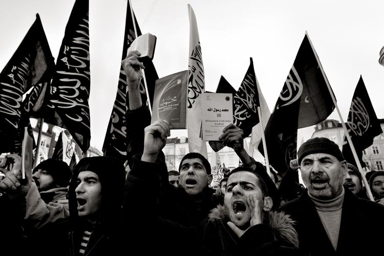 Opsigtsvækkende. Hizb-ut-Tahrir har tidligere gjort sig bemærket. Billedet er fra 2008, hvor omkring 1.500 tilhængere af organisationen marcherede gennem Nørrebro i protest mod, at 17 aviser genoptrykte Muhammed-tegningerne. 