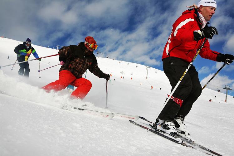 SKOLEMESTER. Nikolaj Smedegaard underviser instruktørelever i Alpe d'Huez. Få hans fif til læring her. 
