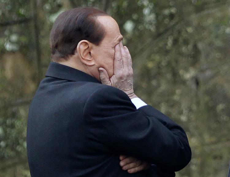 presset. Den italienske premierminister Silvio Berlusconi presses endnu engang af sexanklager. Denne gang indebærer anklagerne påstande om seksuel udnyttelse af mindreårige. 