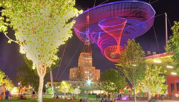 LYSSHOW. Den kun to år gamle Civic Space Park er et besøg værd. 