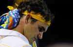 frustration. Efter to hæsblæsende sæt forsvandt Roger Federer ud af kampen mod Gilles Simon. Men schweizeren fandt rytmen igen til sidst. 