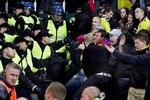 UROLIGHEDER. Københavns Politi har sat navn på 25 fodboldbøller, der lavede ballade i forbindelse med en kamp i Parken i september sidste år. 