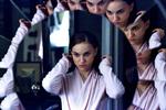 Natalie Portman har netop vundet en Golden Globe for sin hovedrolle i 'Black Swan', hvor hun får godt brug for barndommens ballettimer. Men portrættet af det skizofrene, paranoide stjerneskud er for enstrenget i længden. 