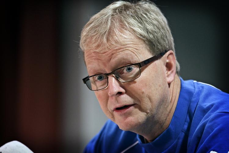 regnestykke. Ulrik Wilbek ser de bedste muligheder for dansk succes, hvis Sverige taber til Polen - efter en dansk sejr mod Kroatien. 