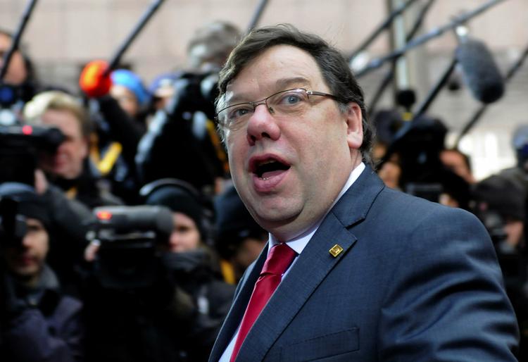 Valg. Brian Cowen har taget konsekvensen af måneders politisk overlevelseskamp og udskrevet valg. 