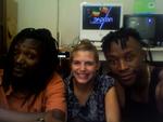 Tillykke. Carla Cecilia Greiber sammen med zambianerne Mosten Mutale og Mark Mwanamwalye. Trioen står bag vinderfilmen Condomize Zambia. 