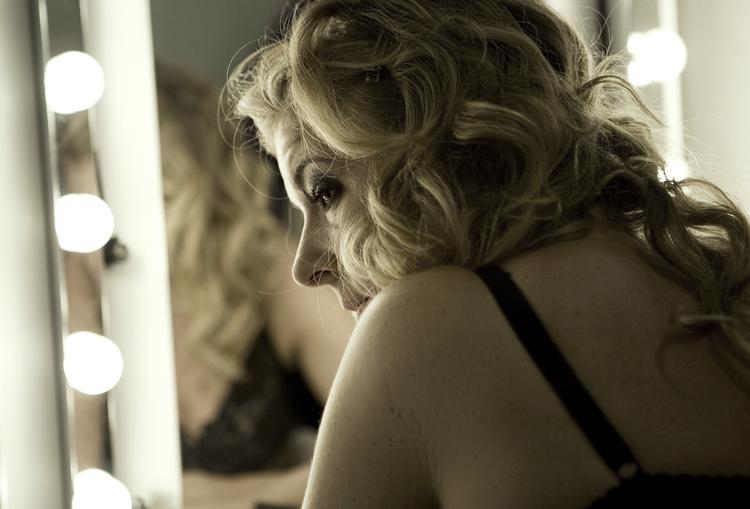 Måske. Mand!  I 'Applaus' spiller Paprika Steen en afdanket filmdiva med så overbevisende psykologisk præcision, at de amerikanske filmkritikere er faldet på halen. Måske er det endda nok til en Oscar? Foto: Nordisk Film 