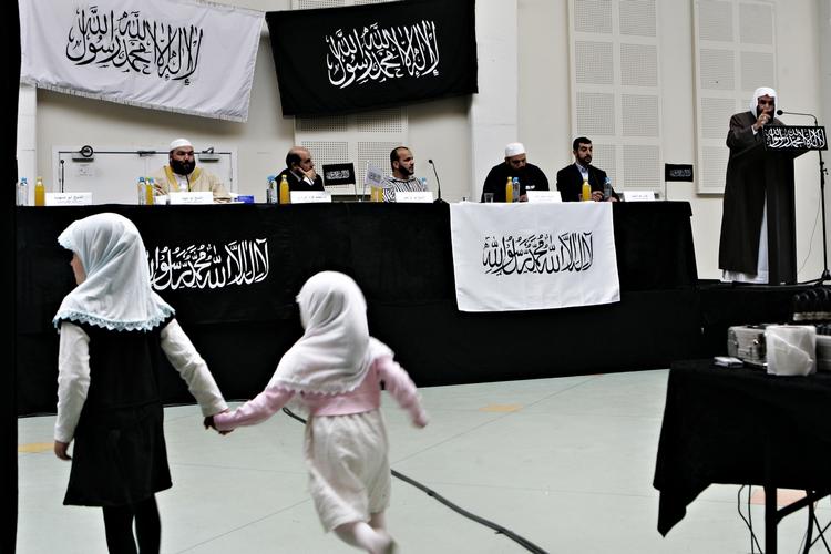 Spin. Politikerne har fordrejet debattens fokus med effektiv spin, mener medeirepræsentant for Hizb ut-Tahrir, Chadi Freigeh. 