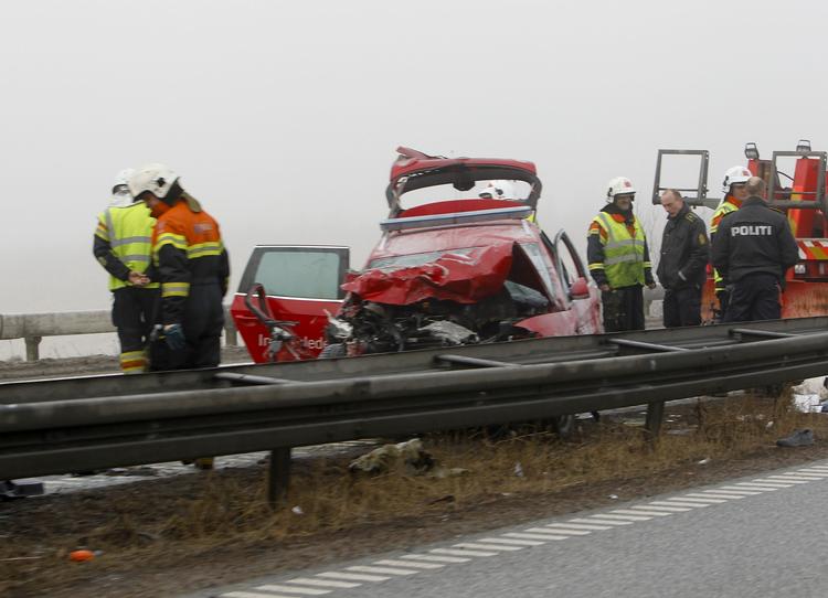 Vejkaos. En stribe uheld endte med en alvorlig ulykke nær Hadsten. 