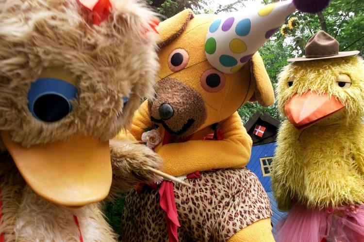 børnetime. »DR's børne-tv skal ikke være, som det var engang. Men der er meget godt at tage med sig fra traditionen. Bl.a. respekten for, at det er dyrt at lave ordentligt børne-tv«, skriver Anita Bay Bundegaard. 