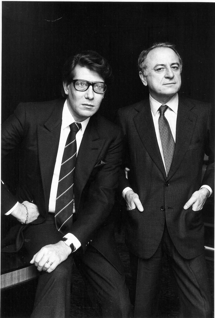 Det perfekt par. Mens Yves Saint Laurent (tv) holdt sig meget for sig selv i kampen mod depressioner, var hans mand Pierre Bergé (th) den udadvendte, der kæmpede mod homofobi og promotede YSL til en modefyrste. Foto: Miracle Film 