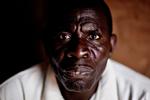 Doktor Luumuno har indledt et opsigtsvækkende samarbejde med lægerne på det lokale missionshospital om bekæmpelsen af hiv. 