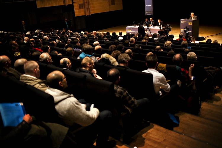 Hizb ut-Tahrir afholdt fredag debatmøde i Den Sorte Diamant, hvor man satte fokus på Afghanistankrigen. Men Hizb ut-Tahrirs indblanding er ikke ønsket, siger afghansk forening. 