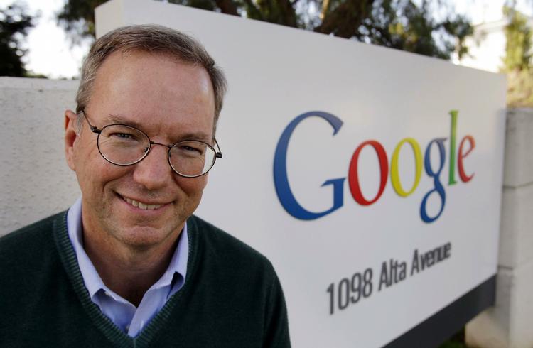 Mystik. Google har ikke kommet med forklaring på, hvorfor administrerende direktør Eric Schmidt (billede) fratræder sin post. En teori er, at han har gjort sig for uheldigt bemærket den seneste tid. 