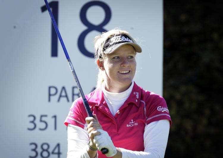ruineret. Nu skal der tjenes nogle penge, for Karen Margrethe Juul føler sig ikke færsig som golfspiller. 
