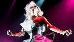 musiksalg. Til trods for at branchen stadig generer enorme stjerner som Lady Gaga (billedet), så er musiksalget forsat støt faldende, men måske kan internettets musiktjenester ændre på det. 