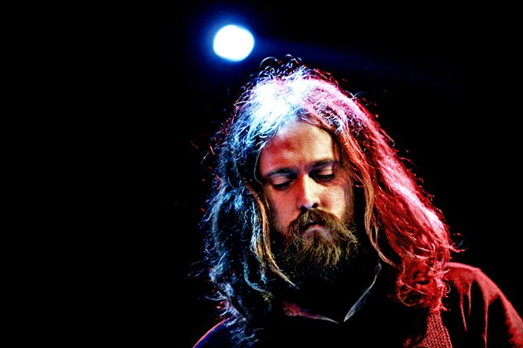 Sam Beam har en forunderlig evne til at skabe vellydende sange fyldt med underlige indfald og skæve historier. 