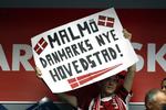 hjemmebane. For en enkelt kamp må Danmark forlade 'hjemmebanen' i Malmö Arena i fredagens semifinale. 