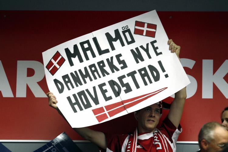 hjemmebane. For en enkelt kamp må Danmark forlade 'hjemmebanen' i Malmö Arena i fredagens semifinale. 