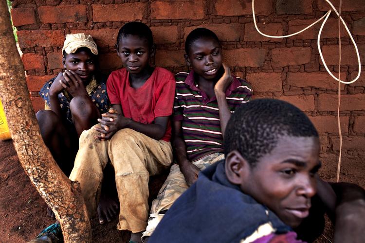 fremad. Afrikas unge udgør en stadig større andel af indbyggerne på kontinentet. Der er brug for mellem 10 og 15 millioner nye job om året frem til 2050, hvis der skal være arbejde til de mange. 