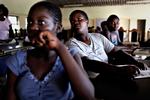 Langt de fleste piger på skolen mangler basale færdigheder. Fælles for dem er, at de kommer fra et af de allerfattigste slumområder i Lusaka. Pigerne undervises også i, hvordan de skal beskytte sig mig overgreb og vold og kønssygdomme som for eksempel hiv. 