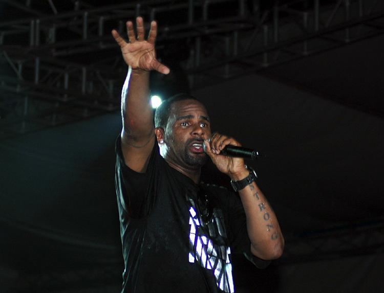 Storladen. R. Kelly er svulstig og næsten for meget på sit nye album. Heldigvis. Akrivfoto. 