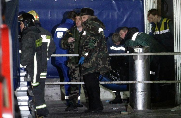 Terror. Mindst 35 mistede livet og næsten hundrede blev såret, da en terrrorbombe sprang i går i Moskvas Domodedovo-lufthavn. 