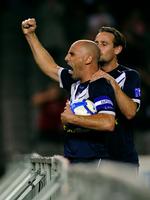 Bisse. Kevin Muscat jubler efter en scoring for  Victory i en asiatisk Champions League-kamp. Dem kommer han næppe til at spille flere af. 