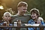Vinder. 'Hævnen' med Mikael Persbrandt i hovedrollen har vundet en Golden Globe og er nu nomineret til en Oscar. 