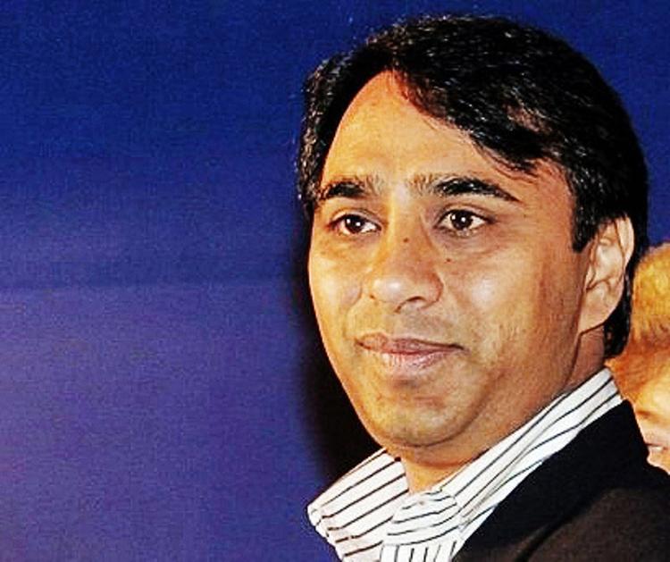 velgørenhed? Vikram Akula voksede op i USA og tog i 1990'erne til Indien. Først for at arbejde for en ngo, siden for at etablere mikrolånsbanken SKS Microfinance. 