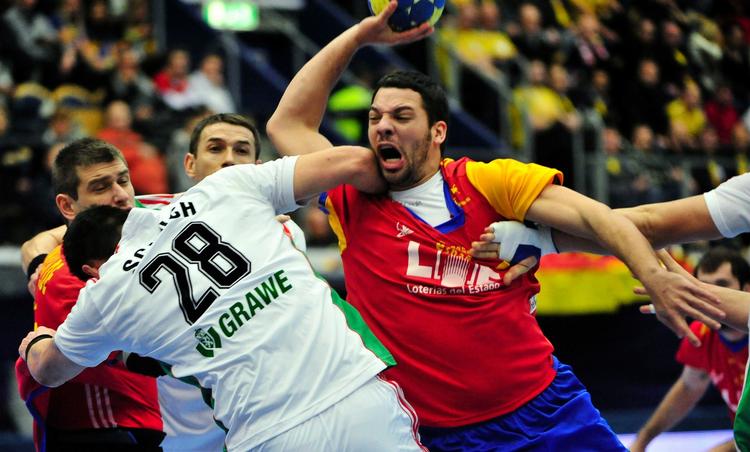 vindere. Spanien vandt den syvende kamp ved VM, da det blev 30-24 over Ungarn. Uafgjort mod Frankrig er Spaniens eneste pointtab. 