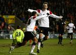 Målscorerne. Dimitar Berbatov scorede det første og det tredje, Javier Hernandez det andet, da Manchester United gik i udbrud i Premier League. 