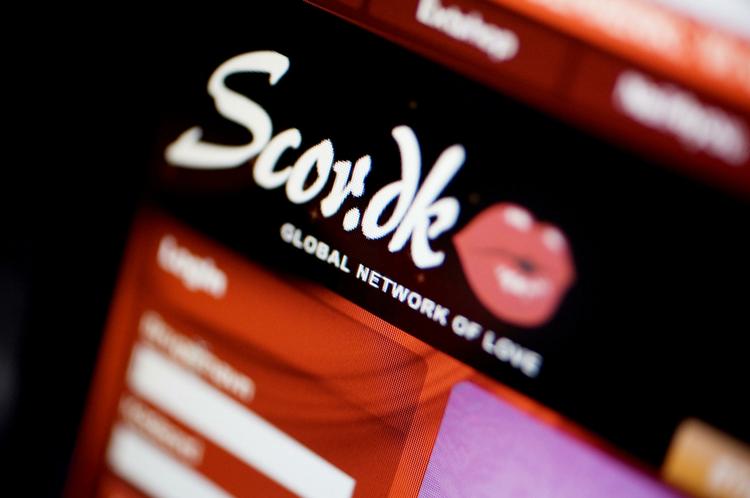 Den største danske datingportal er Dating.dk, som har lige over 130.000 brugere om måneden. Det mere erotiske site Scor.dk har omkring 80.000 brugere. 