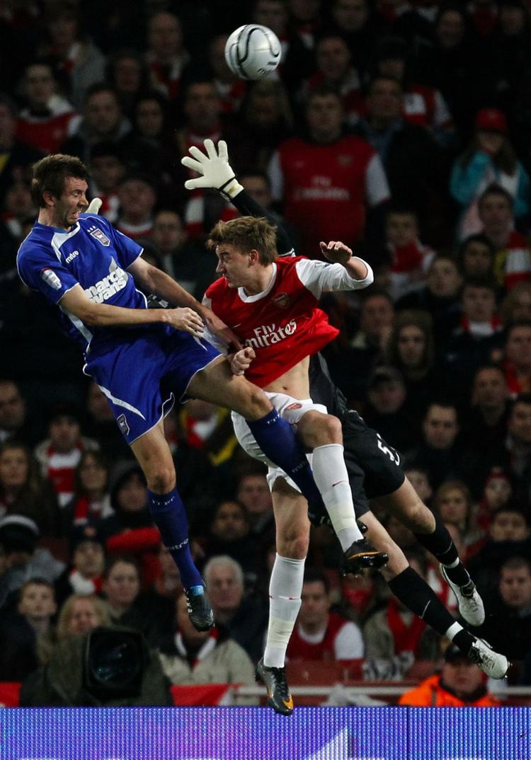 oprejsning. Der var skældud til Arsenal efter den første semifinale, men med 3-0 over Ipswich  fik Nicklas Bendtner og co. oprejsning. 
