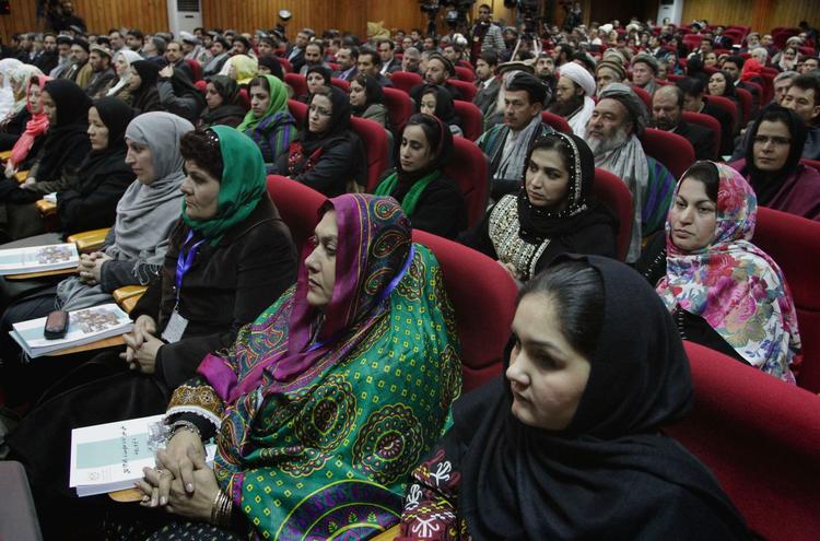 Bestemmende. Det afghanske parlament har også kvinder på bænkene. 