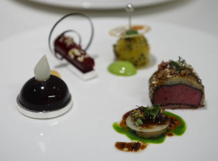 Rasmus Kofoed dyster om guldmedaljen i Bocuse D'Or. I aften ved otte-tiden afsløres det, om han har nået sit mål. 