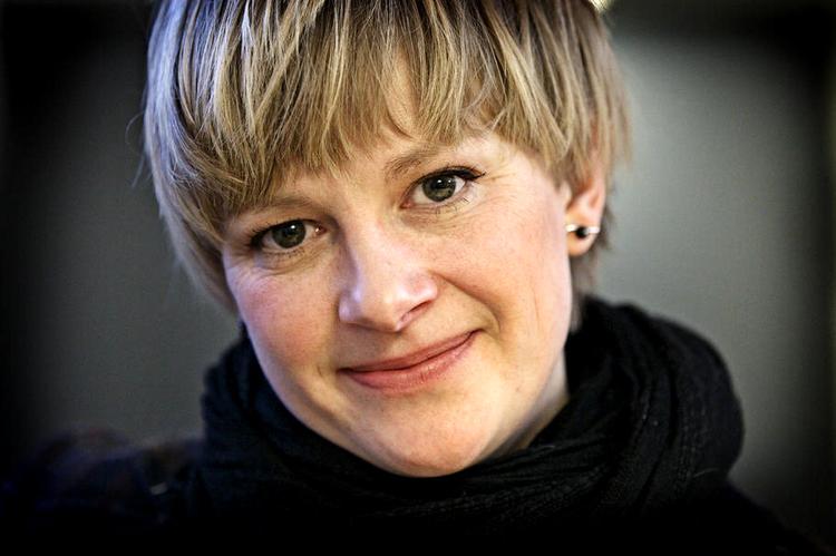 Glimt. Rikke Bakmann skildrer i sin tegneroman barndommens sommerlige sødme.