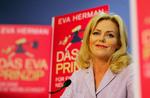 Eva-princippet. En af Eva Hermans bøger bærer titlen 'Eva-princippet' og handler om, at kvinder bør opgive karrieren for familiens skyld, når de er blevet mødre. Eva Herman er desuden leveringsdygtig i kontroversielle standpunkter på en lang række andre områder. 