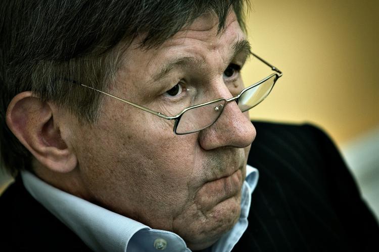 Underslæb. Rektor Ralf Hemmingsen kendte til svindel-anklage mod forsker, men alligevel blev hun indstillet til millionpris. 