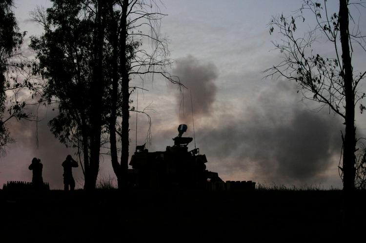 KRIG. Israelsk artilleri beskyder mål i Gaza under krigen omkring nytåret 2008-2009. Arkivfoto. 