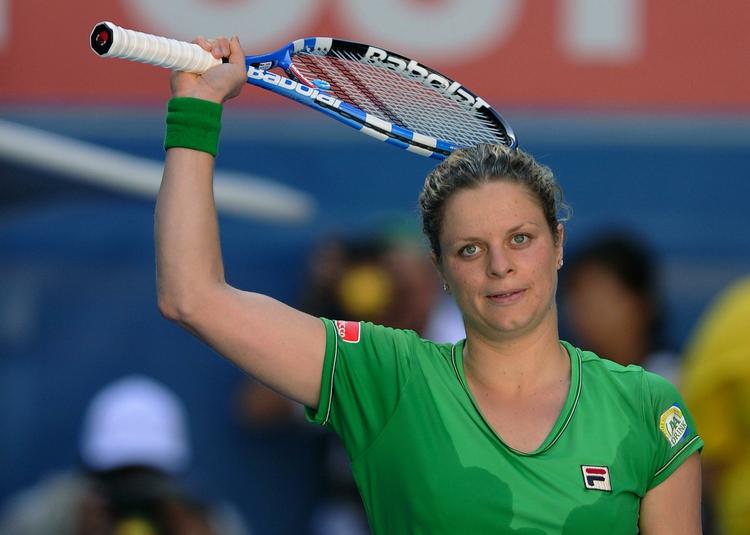 finaleklar. Kim Clijsters fra Belgien rykker tættere på Caroline Wozniackis førsteplads efter suveræn sejr over Vera Svonareva. 
