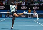 snorkerier. Li Na var lang tid om at komme ind i kampen mod Caroline Wozniacki - måske præget af den dårlige nattesøvn. 