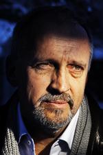 Pris. Jussi Adler-Olsen har udgivet fire krimier i serien om vicekriminalkommissær Carl Mørck og Afdeling Q, der er blevet en megasucces i både ind- og udland. 