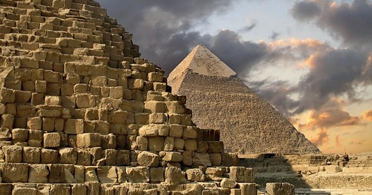PYRAMIDER. Turister, der skulle have været på en udflugt til Kairo, må vente med at se pyramiderne pga. urolighederne. 