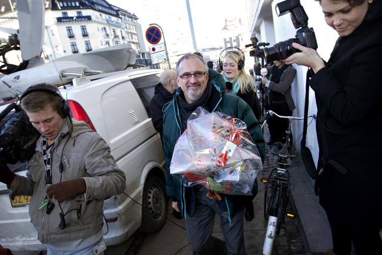 Overraskelse. Måske havde han det lidt på fornemmeren', men årets laurbærvinder blev ikke desto mindre ualmindeligt glad for prisen som han i dag fik under stort presseopbud. 