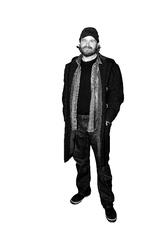 I stedet for at distribuere sin film ad traditionelle veje, tager Peter Gantzler nu 'Dreng' med på turné rundt til de danske biografer. 