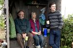Pause. I 'Another Year' spiller Jim Broadbent og Ruth Sheen et seniorægtepar, der trives i job, have og vennekreds og elsker deres søn Tom. Det lyder som et par rolige roller, men Ruth Sheen er stadig udmattet efter mødet med Mike Leigh. Foto: SF-film 